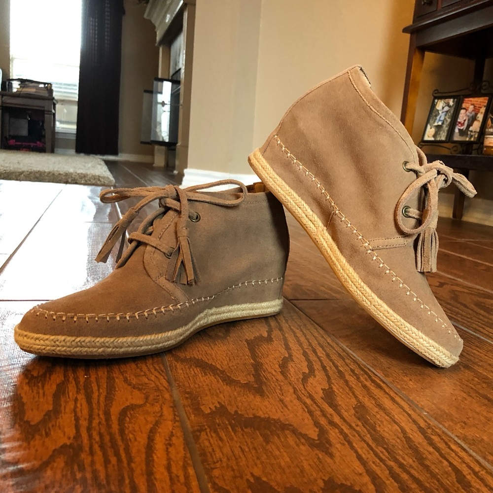 Crown Vintage Mac Wedge Ankle Booties Suede 10